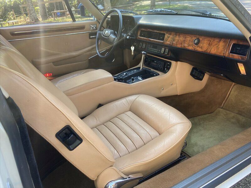 1986 White Jaguar XJS --
