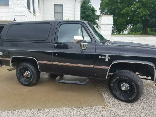 1986 Black Chevrolet Blazer Full size Blazer