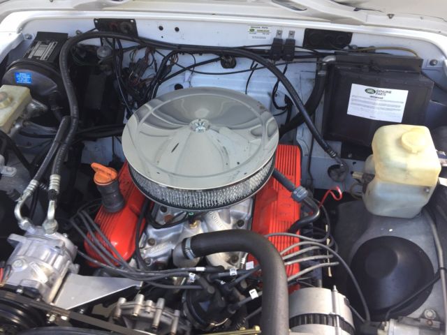 1986 White Land Rover Defender SUV