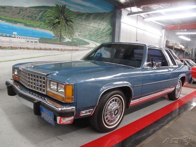 1986 Blue Ford Crown Victoria