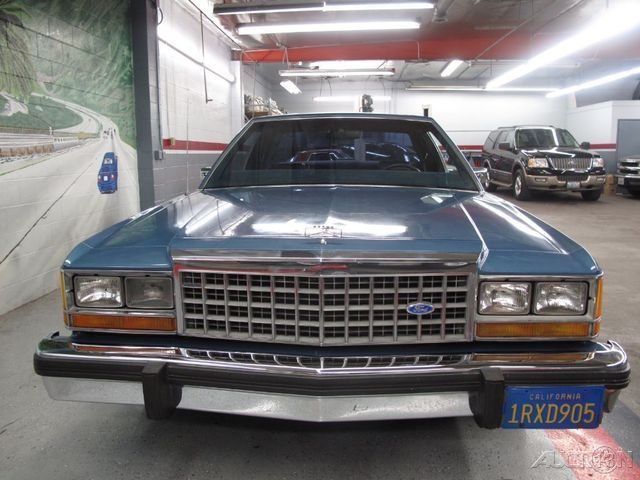 1986 Blue Ford Crown Victoria