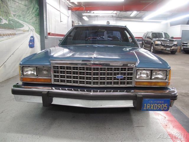 1986 Blue Ford Crown Victoria