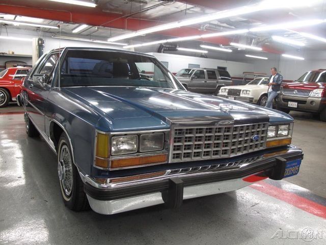 1986 Blue Ford Crown Victoria