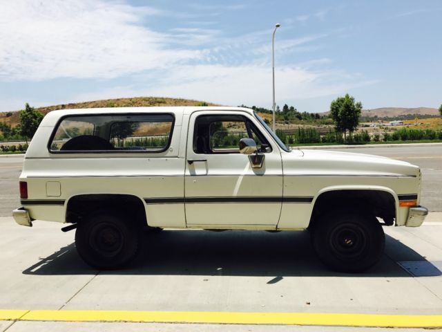 1986 White Chevrolet Blazer SUV