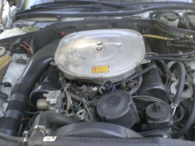 1986 White Mercedes-Benz 500-Series Coupe