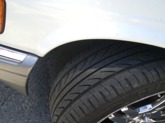 1986 White Mercedes-Benz 500-Series Coupe