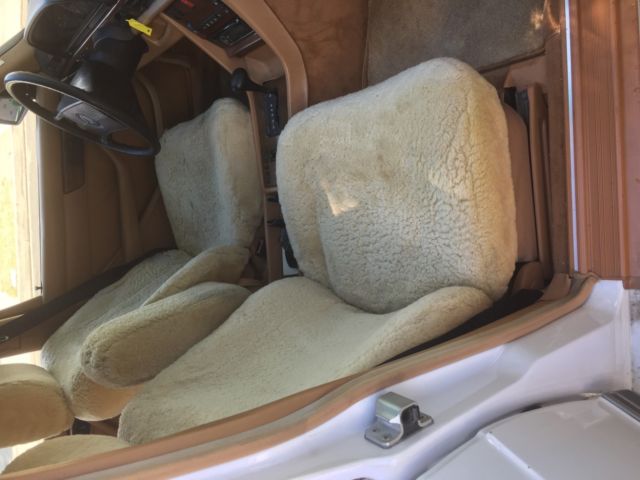 1986 White Mercedes-Benz 300-Series Sedan