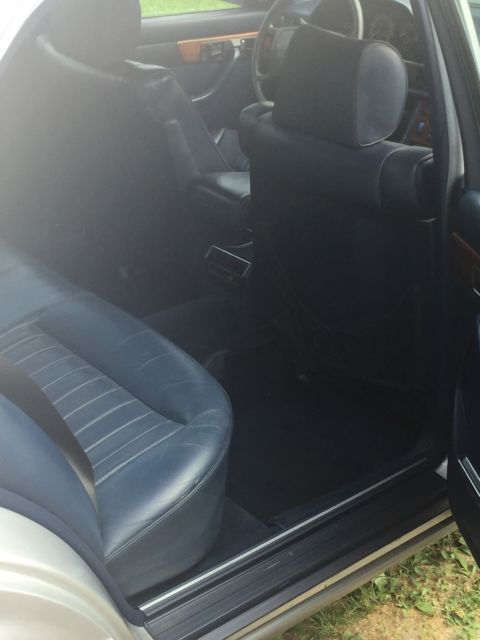 1986 Silver Mercedes-Benz 400-Series Sedan