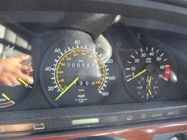 1986 Gray Mercedes-Benz 400-Series Sedan