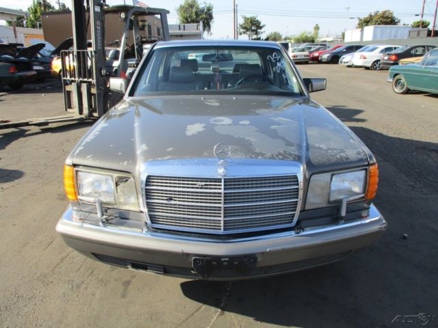 1986 Gray Mercedes-Benz 400-Series Sedan