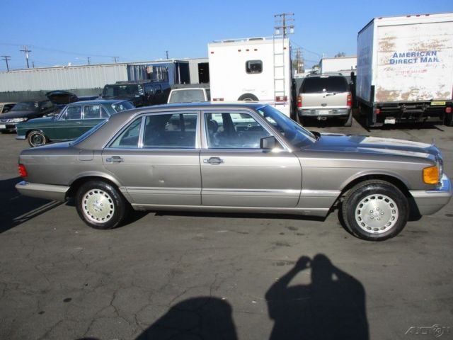 1986 Gray Mercedes-Benz 400-Series Sedan