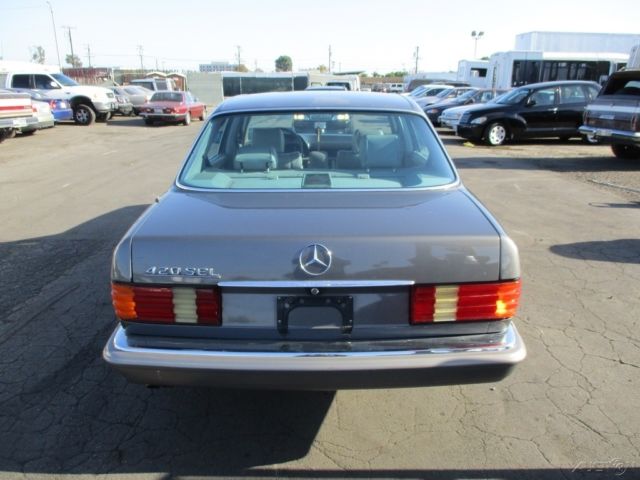 1986 Gray Mercedes-Benz 400-Series Sedan