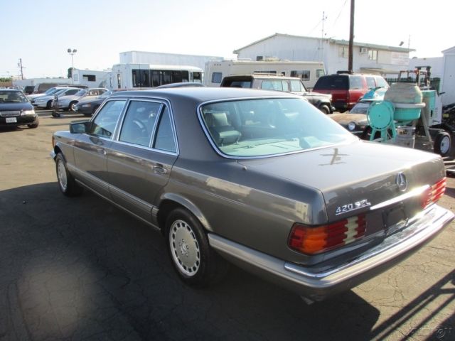 1986 Gray Mercedes-Benz 400-Series Sedan