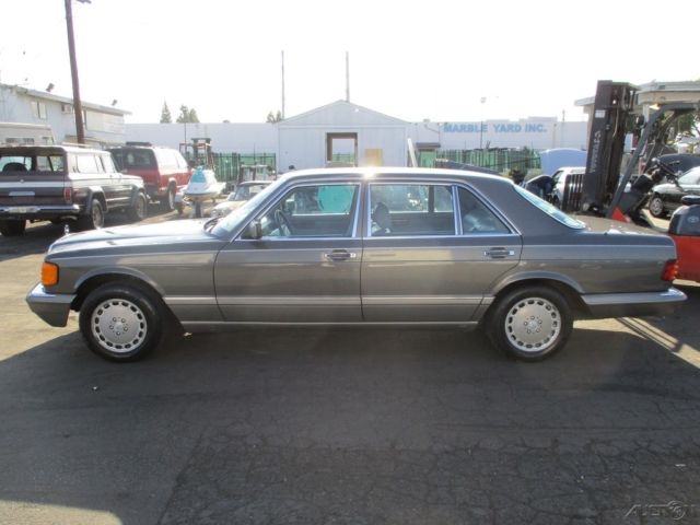 1986 Gray Mercedes-Benz 400-Series Sedan