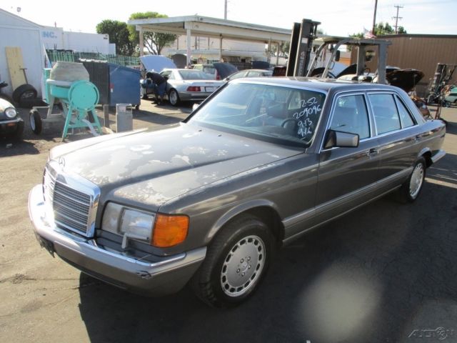 1986 Gray Mercedes-Benz 400-Series Sedan
