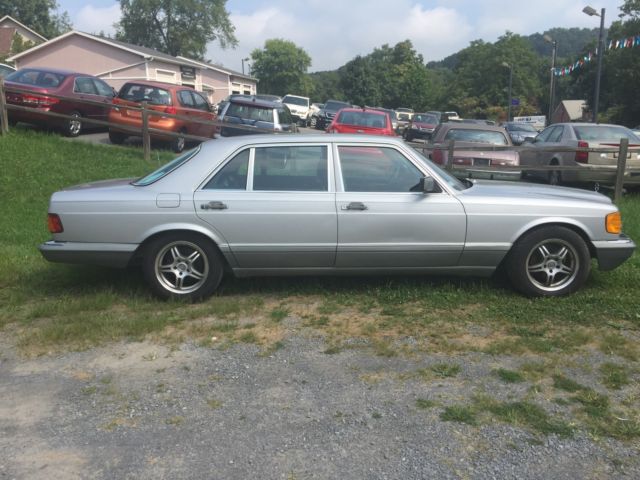 1986 Silver Mercedes-Benz 400-Series Sedan