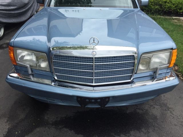 1986 Blue Mercedes-Benz 400-Series