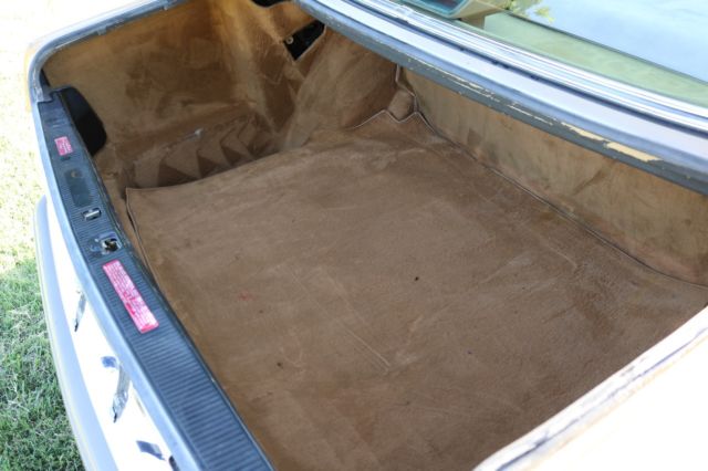 1986 Gold Mercedes-Benz 500-Series Coupe