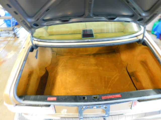 1986 Gold Mercedes-Benz 560 SEC Coupe