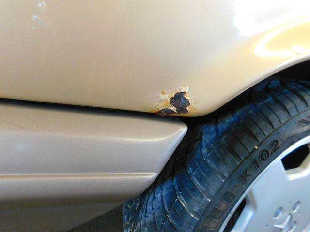 1986 Gold Mercedes-Benz 560 SEC Coupe