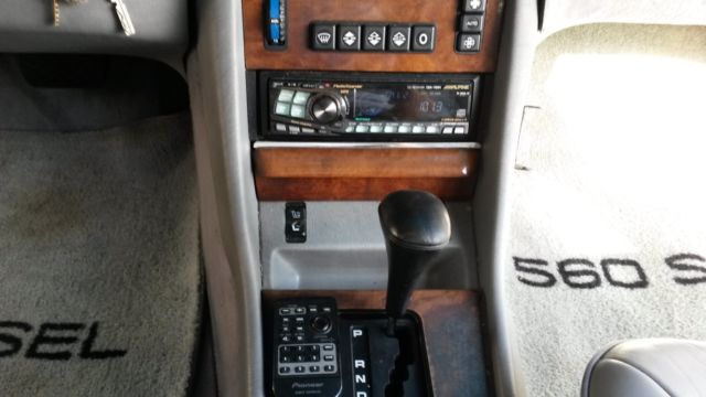 1986 Blue Mercedes-Benz 500-Series Sedan