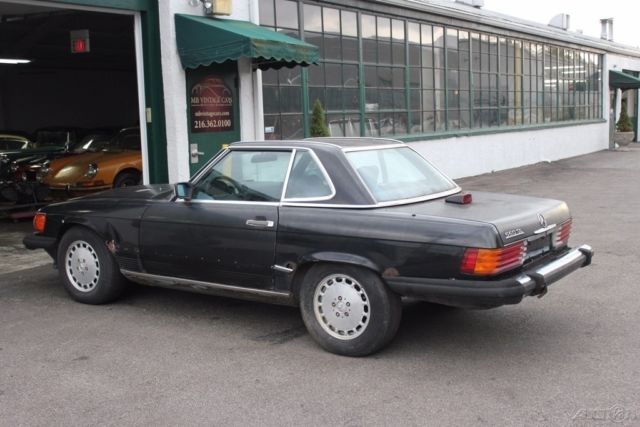 1986 Black Mercedes-Benz 500-Series Convertible