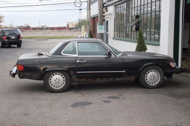 1986 Black Mercedes-Benz 500-Series Convertible