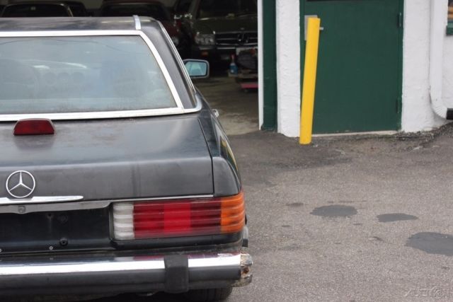 1986 Black Mercedes-Benz 500-Series Convertible