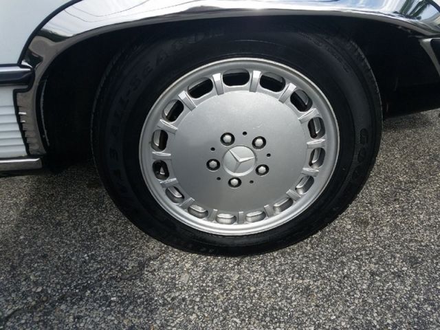 1986 White Mercedes-Benz SL-Class Convertible