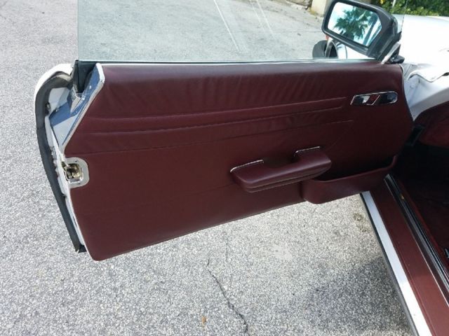 1986 White Mercedes-Benz SL-Class Convertible