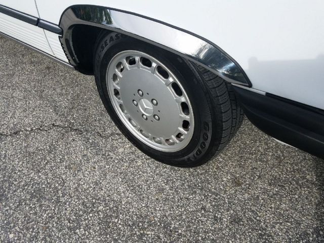 1986 White Mercedes-Benz SL-Class Convertible