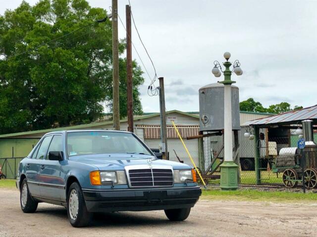 1986 Blue Mercedes-Benz 300-Series Sedan