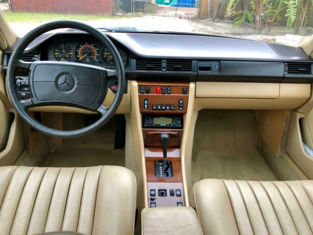 1986 Blue Mercedes-Benz 300-Series Sedan