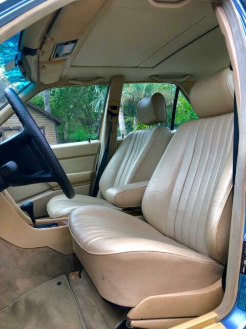 1986 Blue Mercedes-Benz 300-Series Sedan