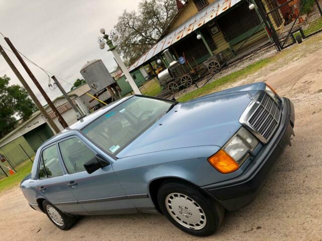 1986 Blue Mercedes-Benz 300-Series Sedan