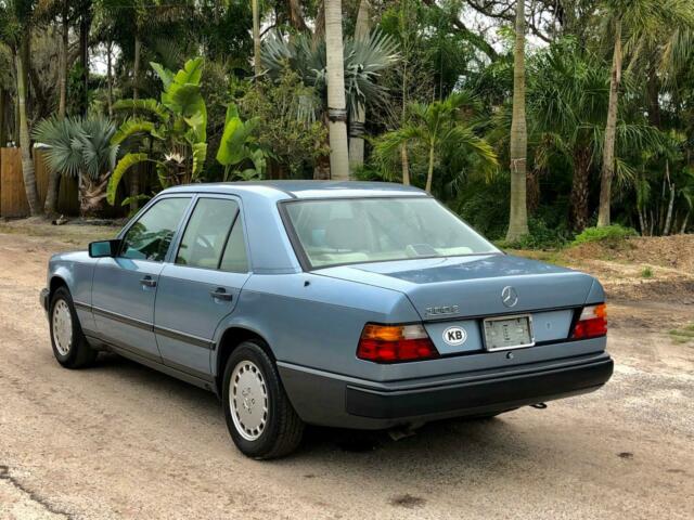 1986 Blue Mercedes-Benz 300-Series Sedan