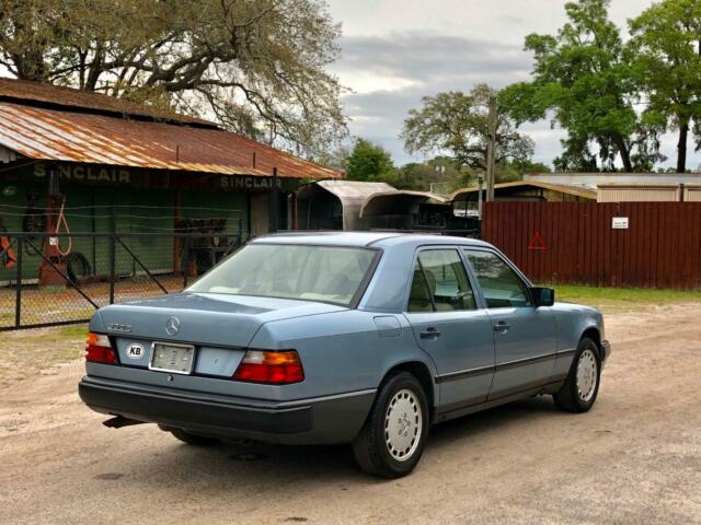 1986 Blue Mercedes-Benz 300-Series Sedan