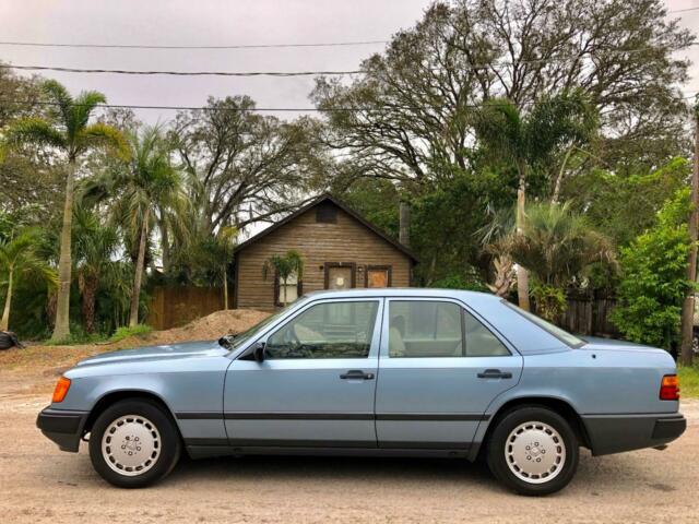 1986 Blue Mercedes-Benz 300-Series Sedan