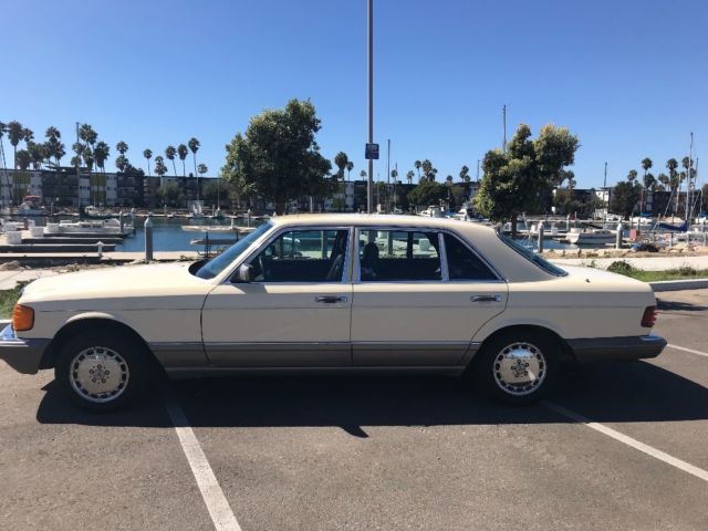 1986 Tan Mercedes-Benz 300-Series Sedan
