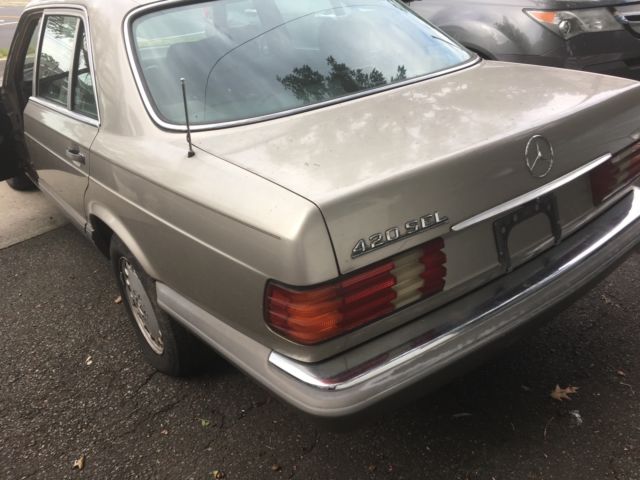 1986 Blue Mercedes-Benz 400-Series Sedan