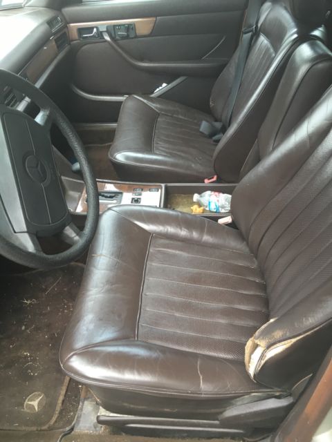 1986 Blue Mercedes-Benz 400-Series Sedan