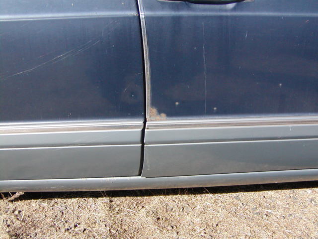 1986 Blue Mercedes-Benz 400-Series Sedan