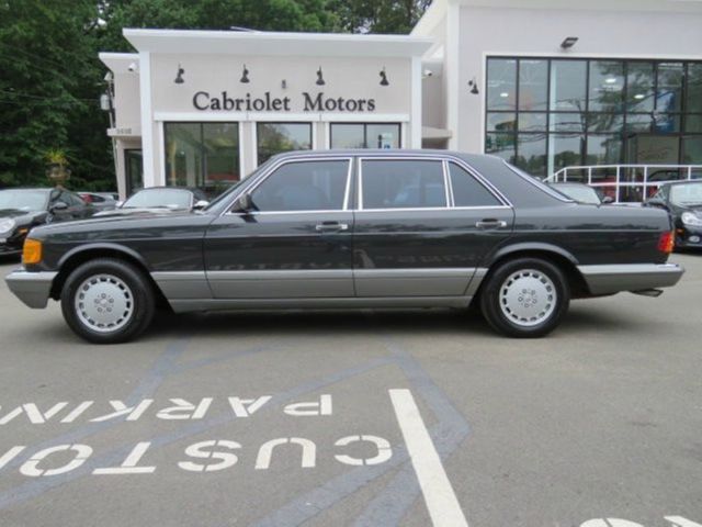 1986 Gray Mercedes-Benz 500-Series Sedan