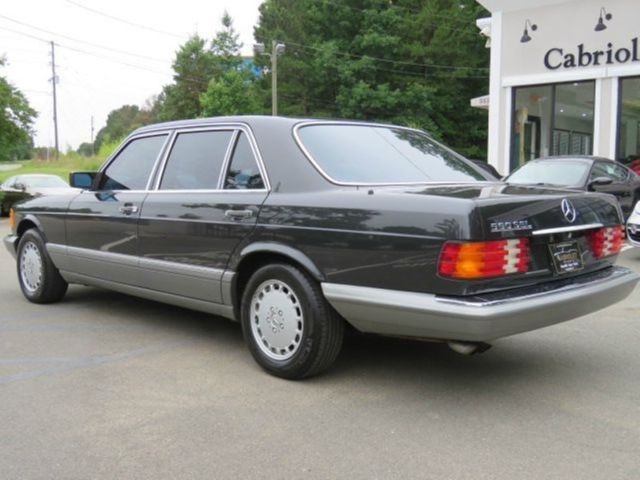 1986 Gray Mercedes-Benz 500-Series Sedan