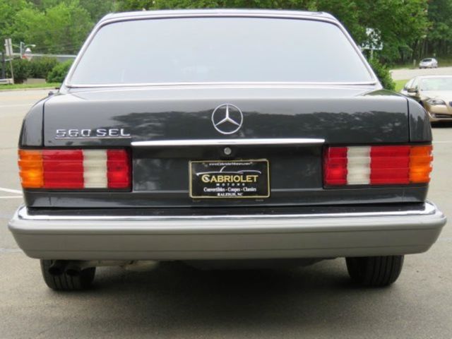 1986 Gray Mercedes-Benz 500-Series Sedan