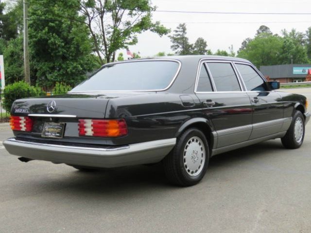 1986 Gray Mercedes-Benz 500-Series Sedan