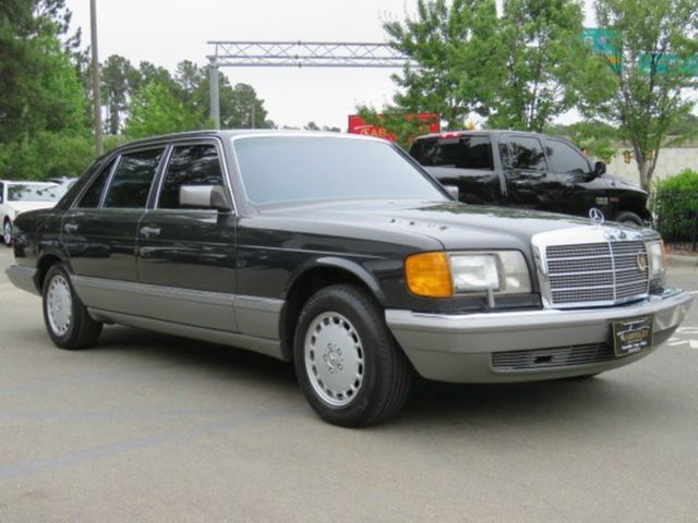 1986 Gray Mercedes-Benz 500-Series Sedan