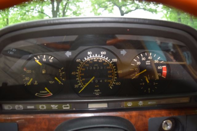 1986 Burgundy Mercedes-Benz 500-Series Coupe