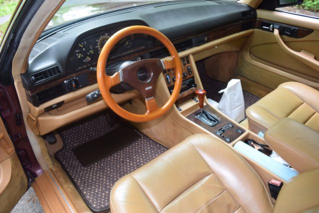 1986 Burgundy Mercedes-Benz 500-Series Coupe