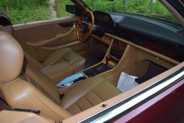 1986 Burgundy Mercedes-Benz 500-Series Coupe